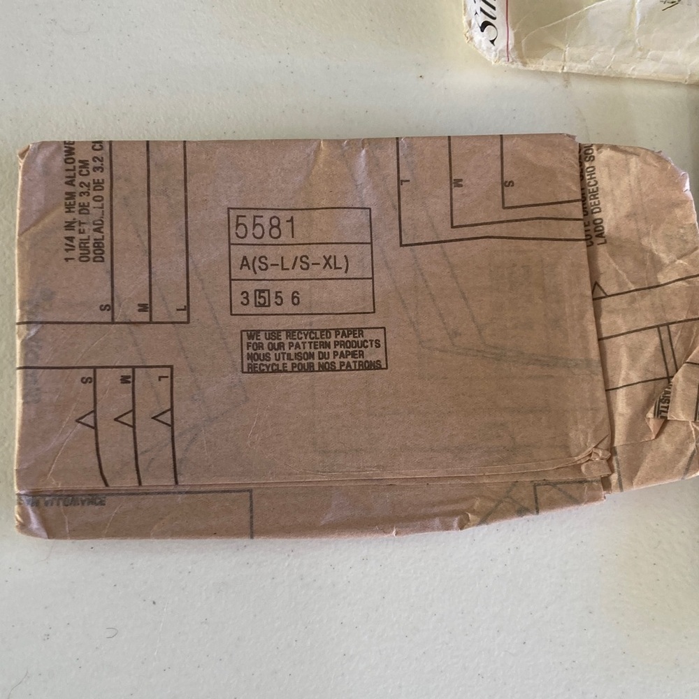 7 Vintage Dress Patterns + 4 Mystery Unpackaged Patterns - Picture 12 of 12